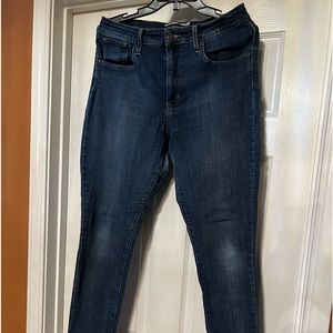High rise skinny Levi jean